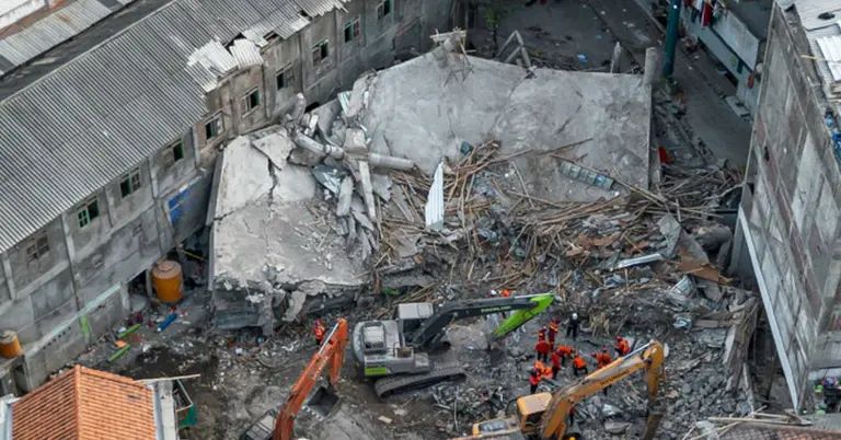 ইন্দোনেশিয়ায় স্কুলভবন ধস